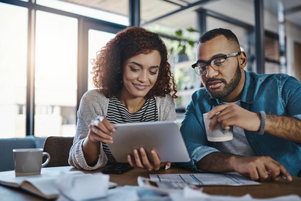 comdirect tagesgeld: Paar am Tablet