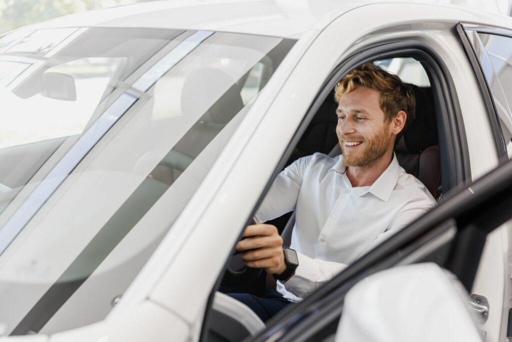 Allane Auto-Leasing: Mann im Auto